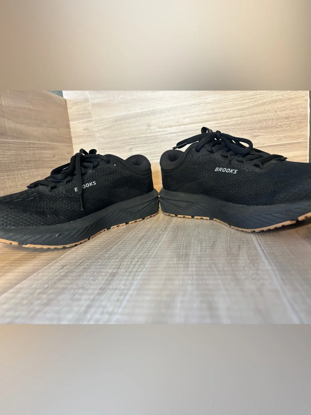 EUC Brooks Revel 7 Women Running Black